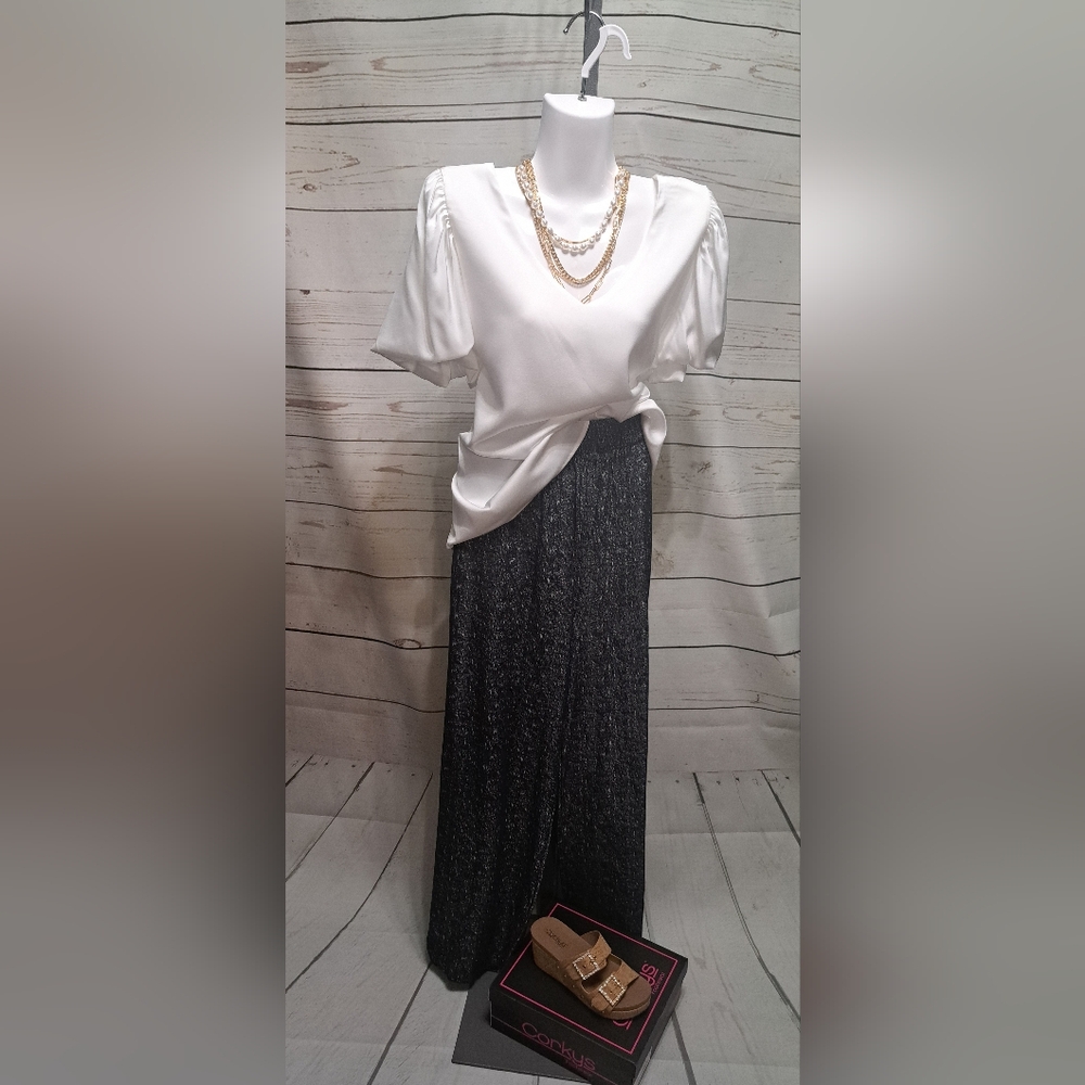Wide leg pants with elastic waistband and pockets. Black with white.